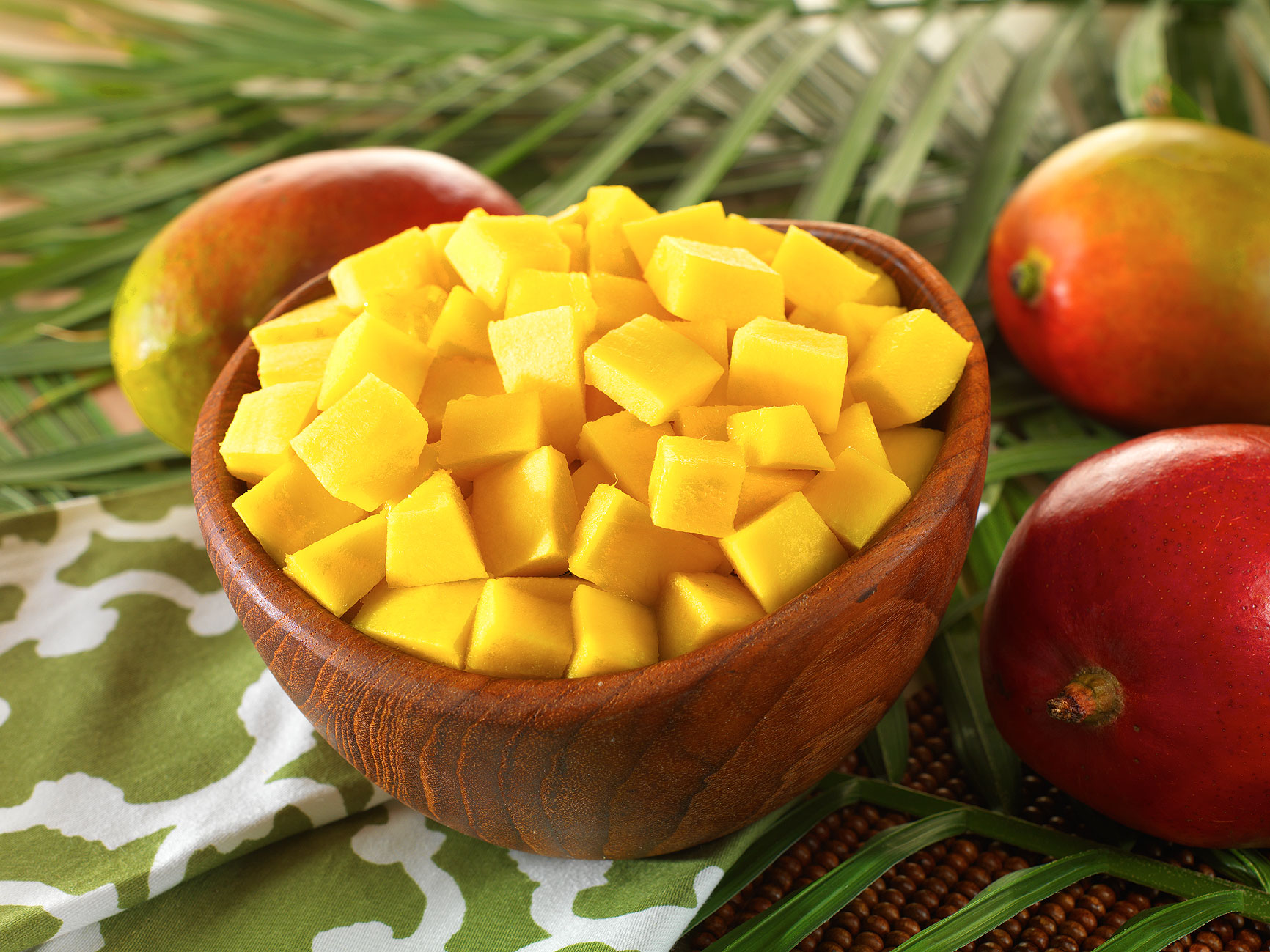 Как правильно порезать и подать манго?